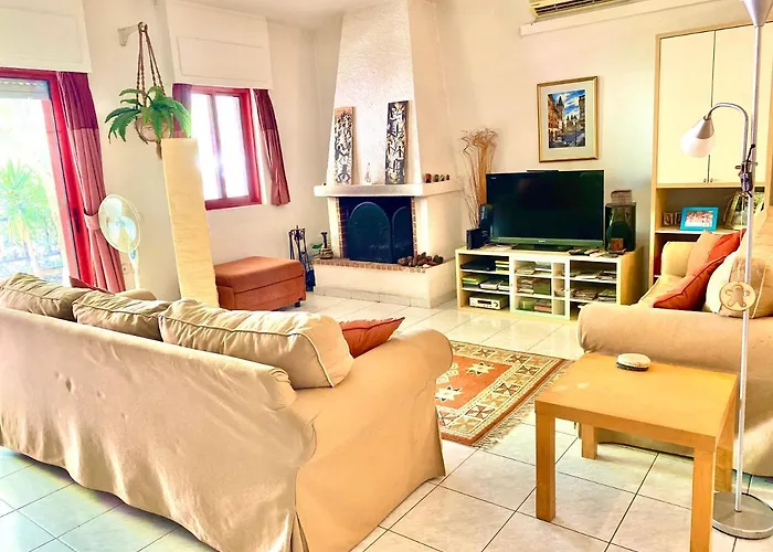 2 Bedroom, Sea Side Retreat Saronida