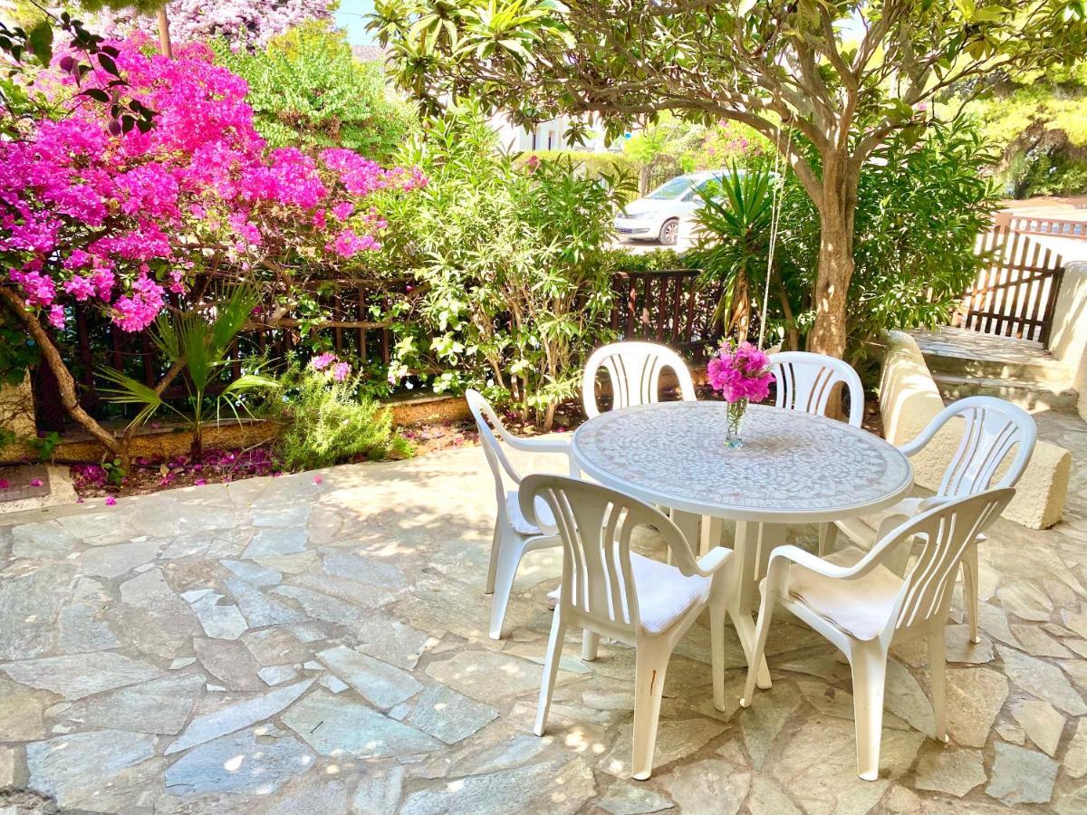 Apartment 2 Bedroom, Sea Side Retreat *