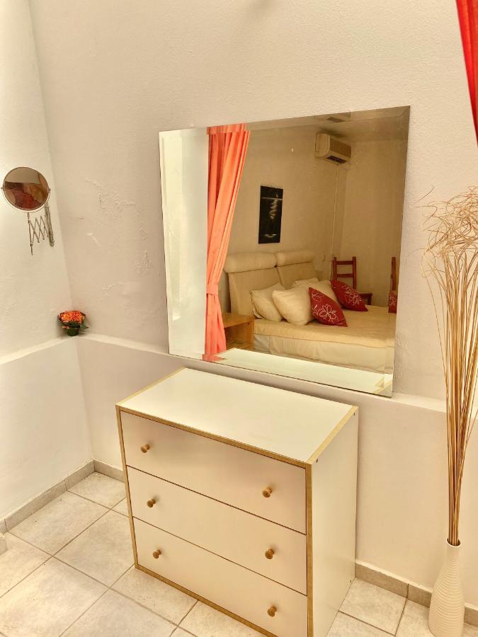 Apartment 2 Bedroom, Sea Side Retreat Saronida
