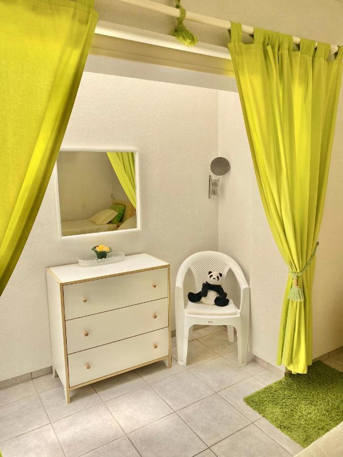 2 Bedroom, Sea Side Retreat * Saronida